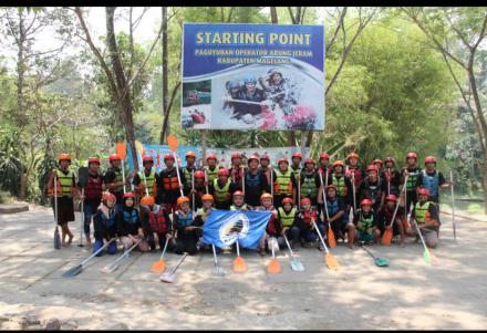 KPPN NANGSRI GELAR KEAKRABAN DENGAN RAFTING BERSAMA